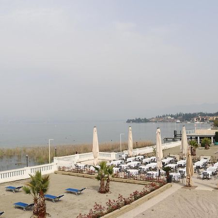 Hotel Villa Trieste 西尔米奥奈 外观 照片