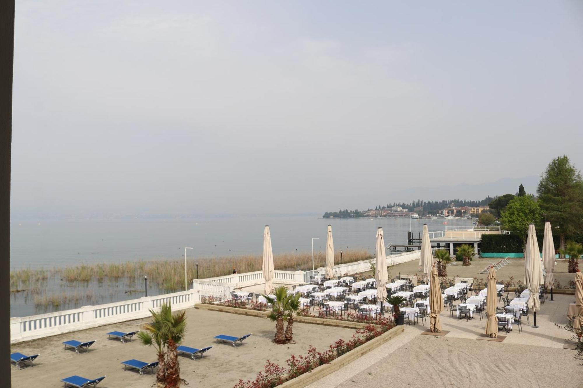 Hotel Villa Trieste 西尔米奥奈 外观 照片