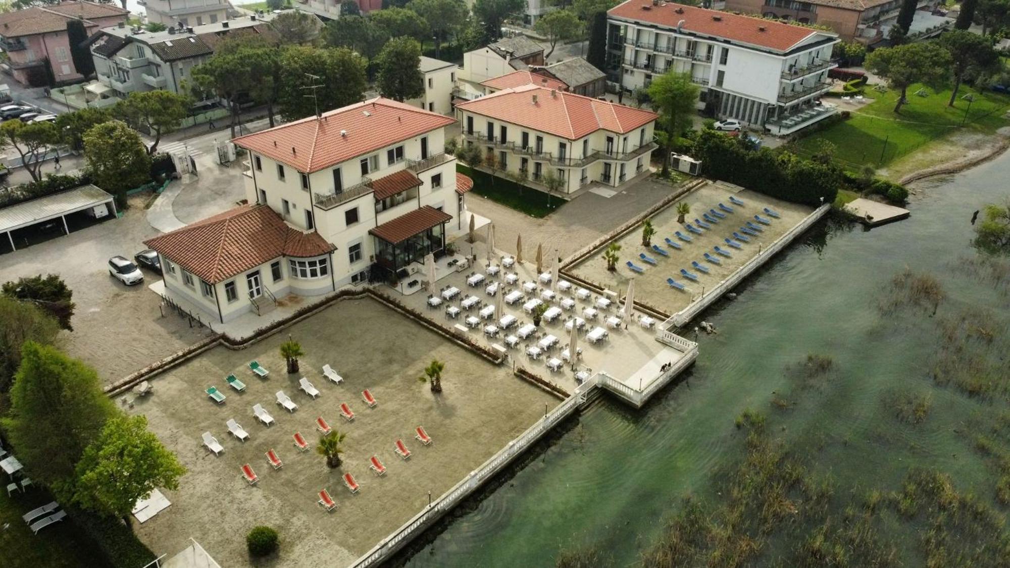 Hotel Villa Trieste 西尔米奥奈 外观 照片