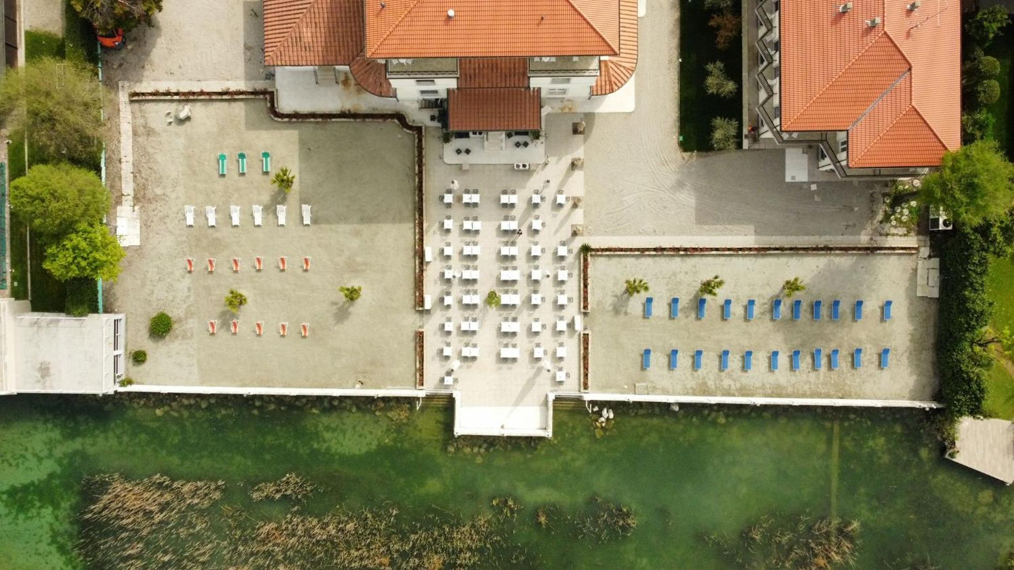 Hotel Villa Trieste 西尔米奥奈 外观 照片