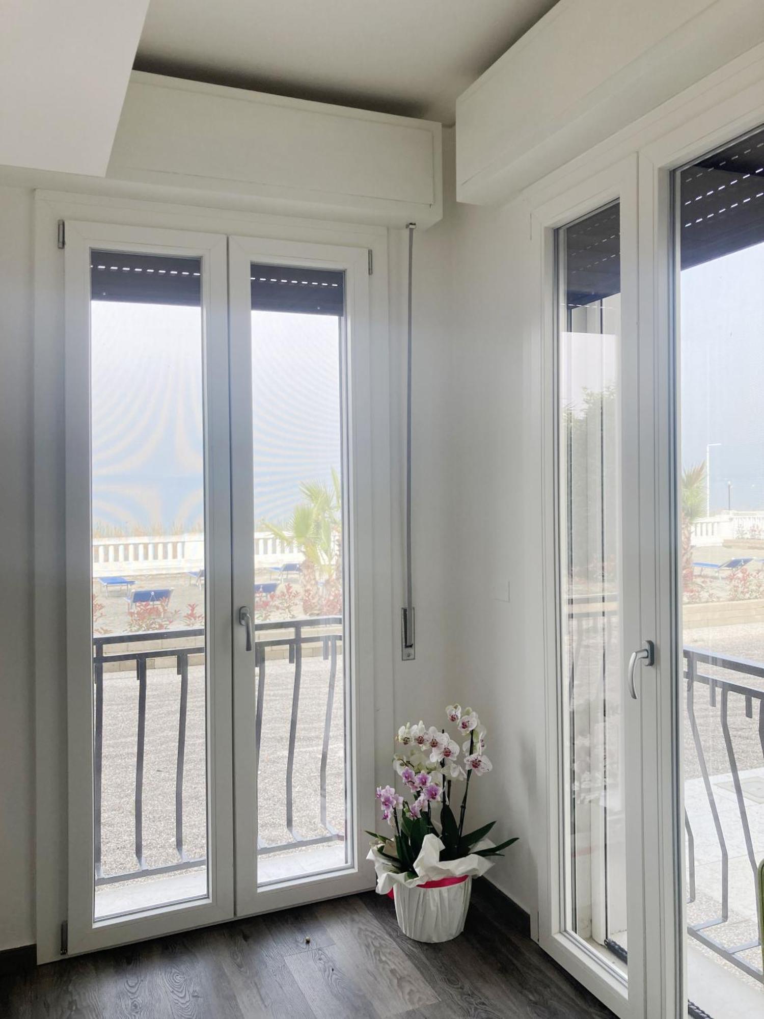 Hotel Villa Trieste 西尔米奥奈 外观 照片