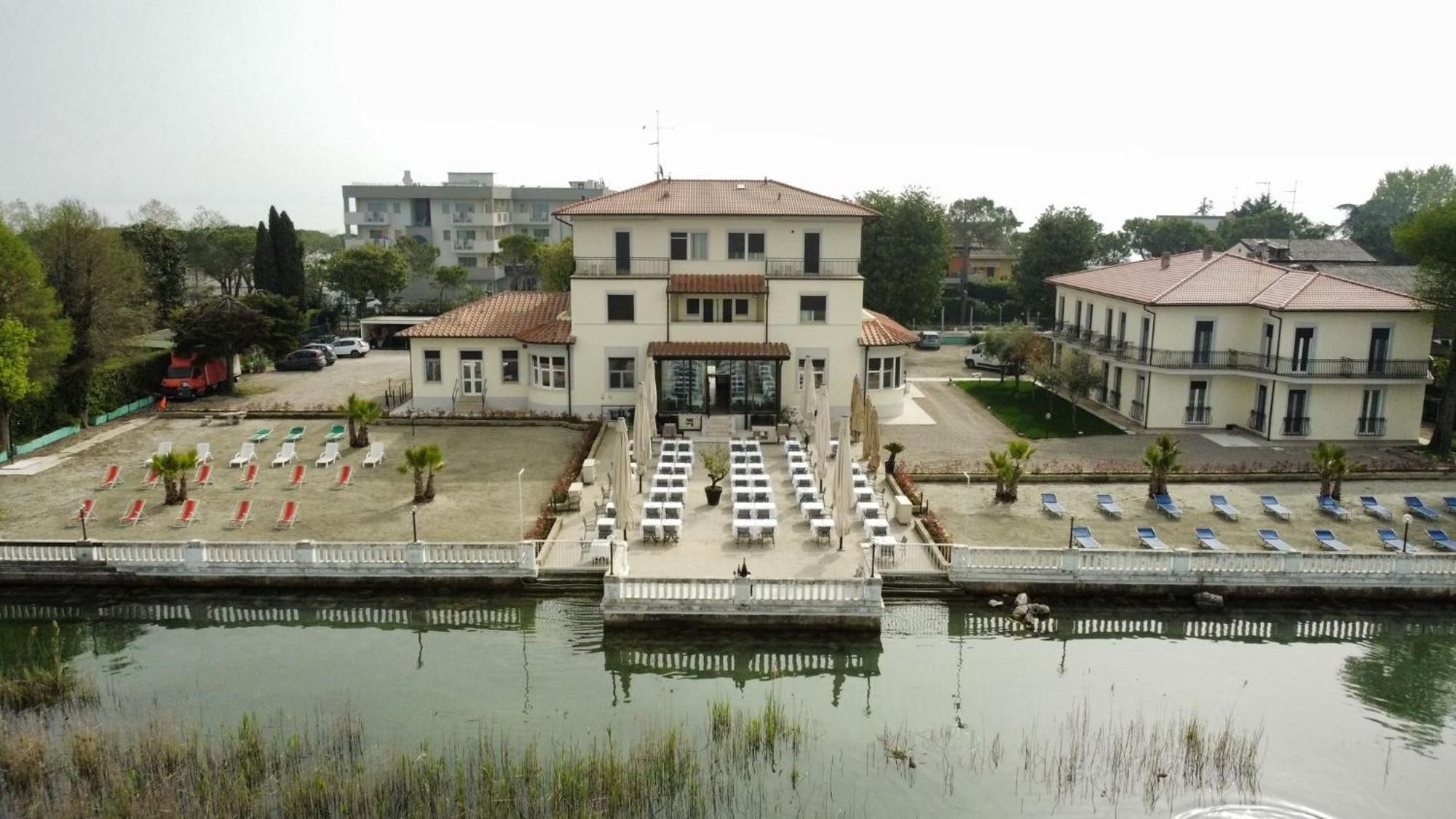 Hotel Villa Trieste 西尔米奥奈 外观 照片