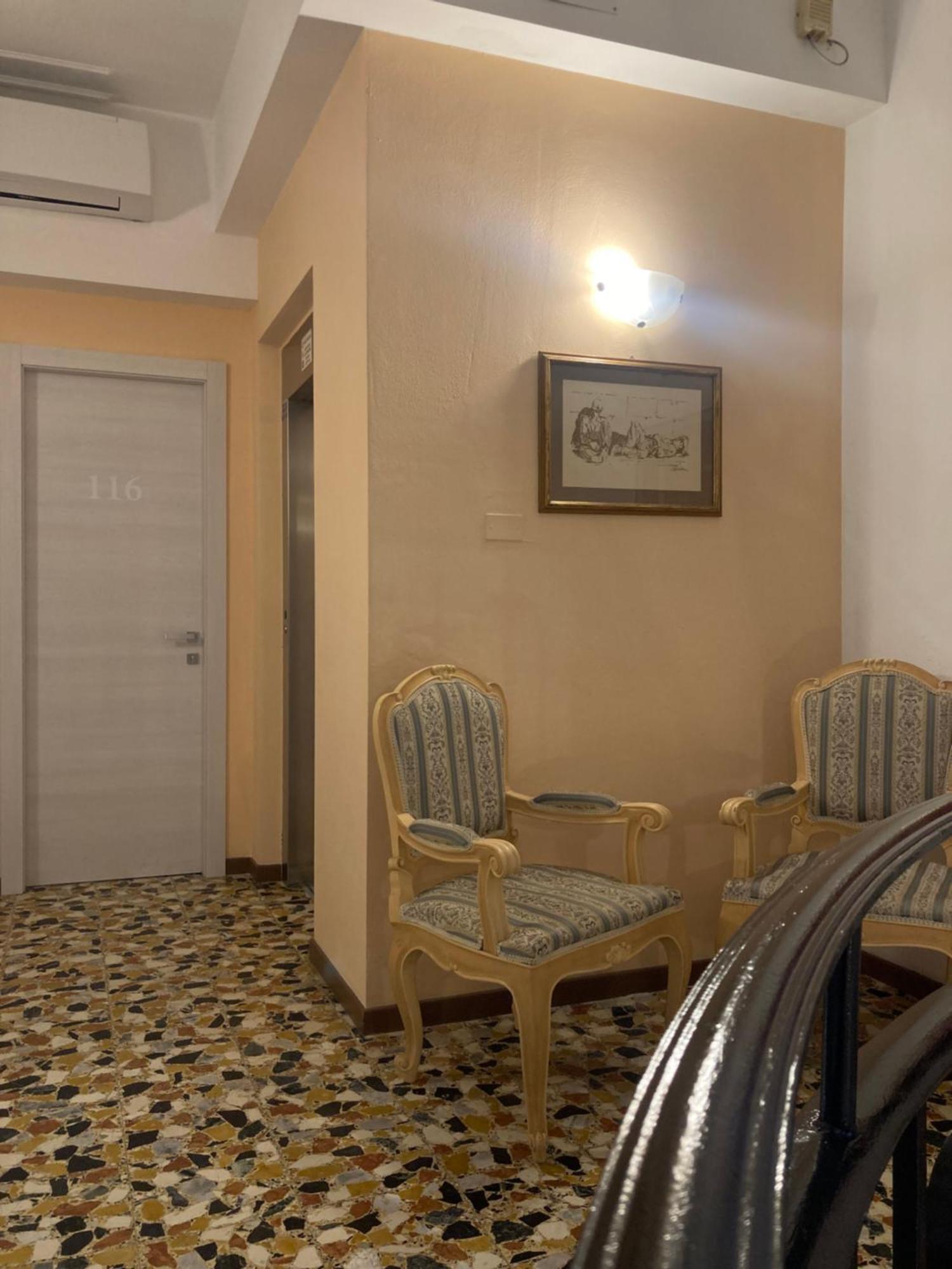 Hotel Villa Trieste 西尔米奥奈 外观 照片