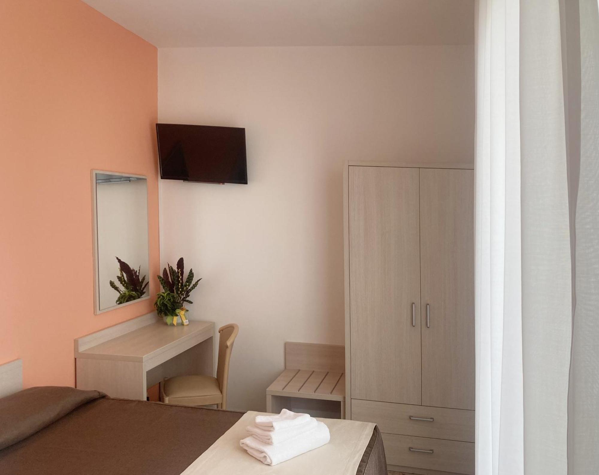 Hotel Villa Trieste 西尔米奥奈 客房 照片