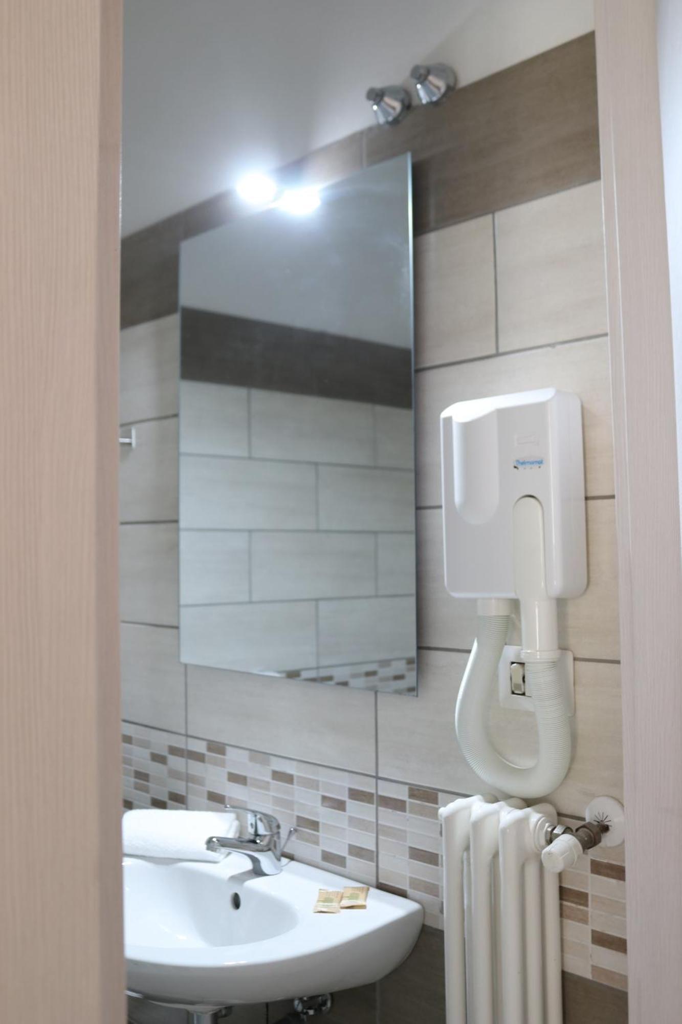 Hotel Villa Trieste 西尔米奥奈 客房 照片