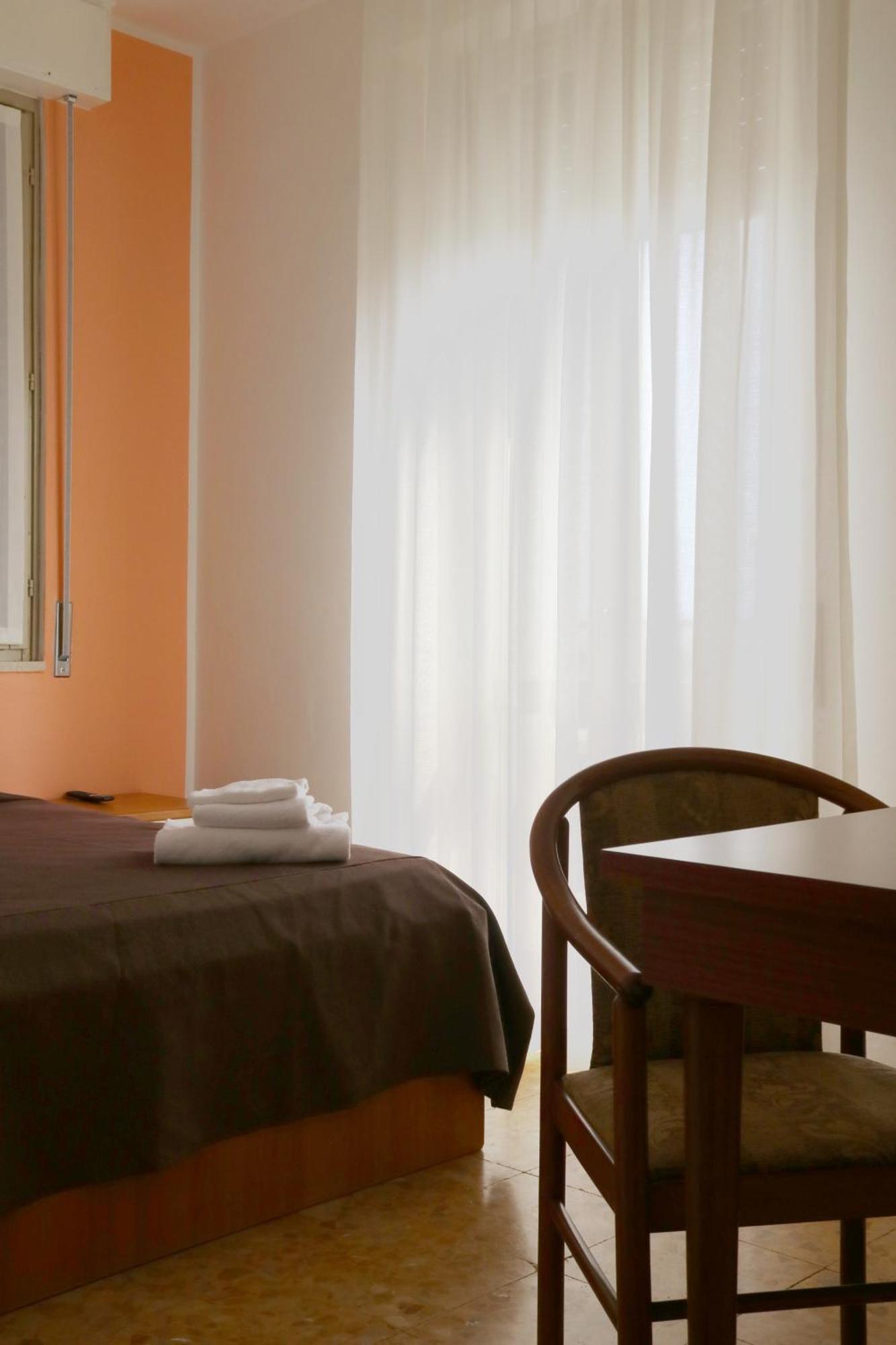 Hotel Villa Trieste 西尔米奥奈 客房 照片