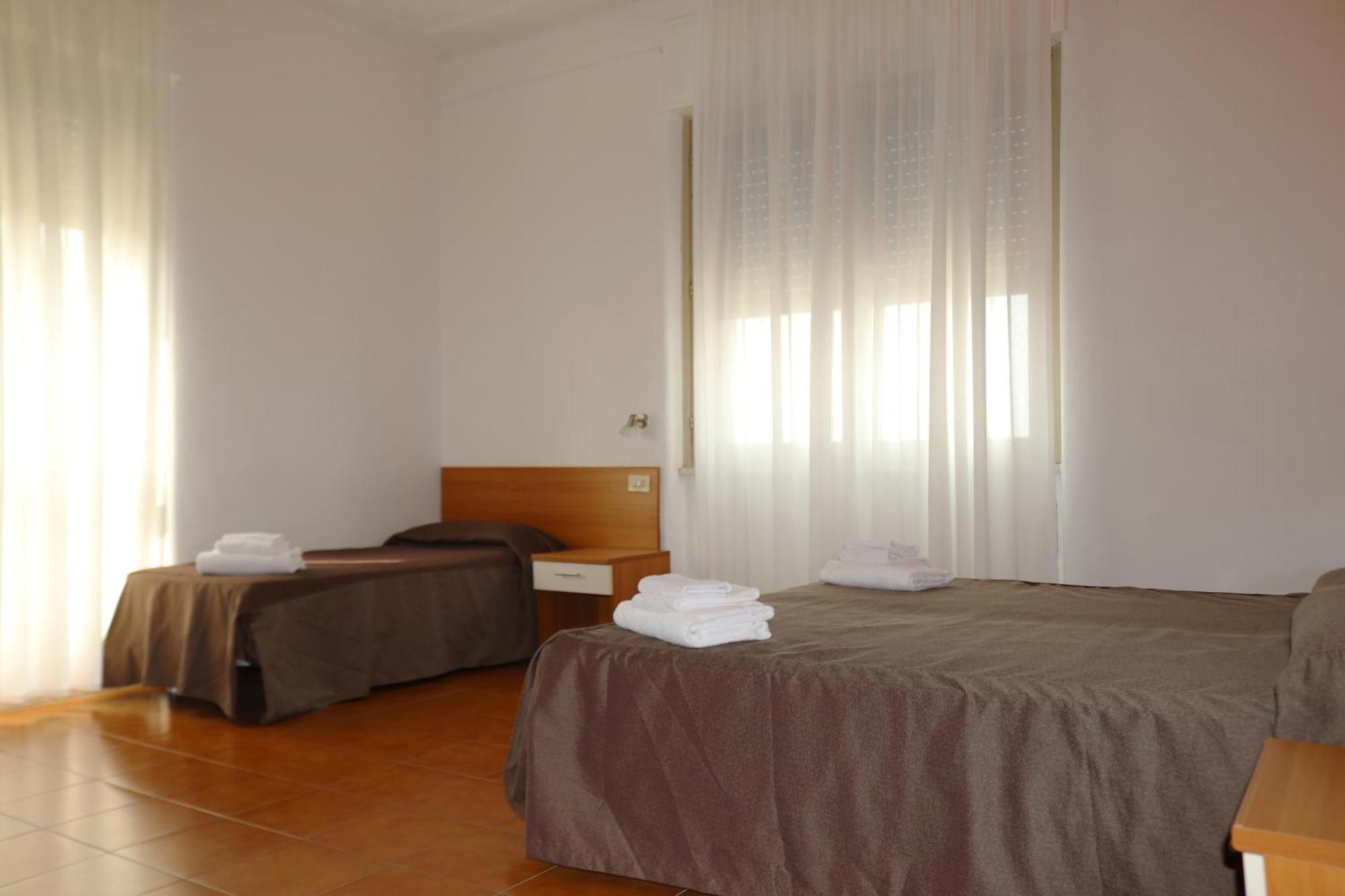 Hotel Villa Trieste 西尔米奥奈 客房 照片
