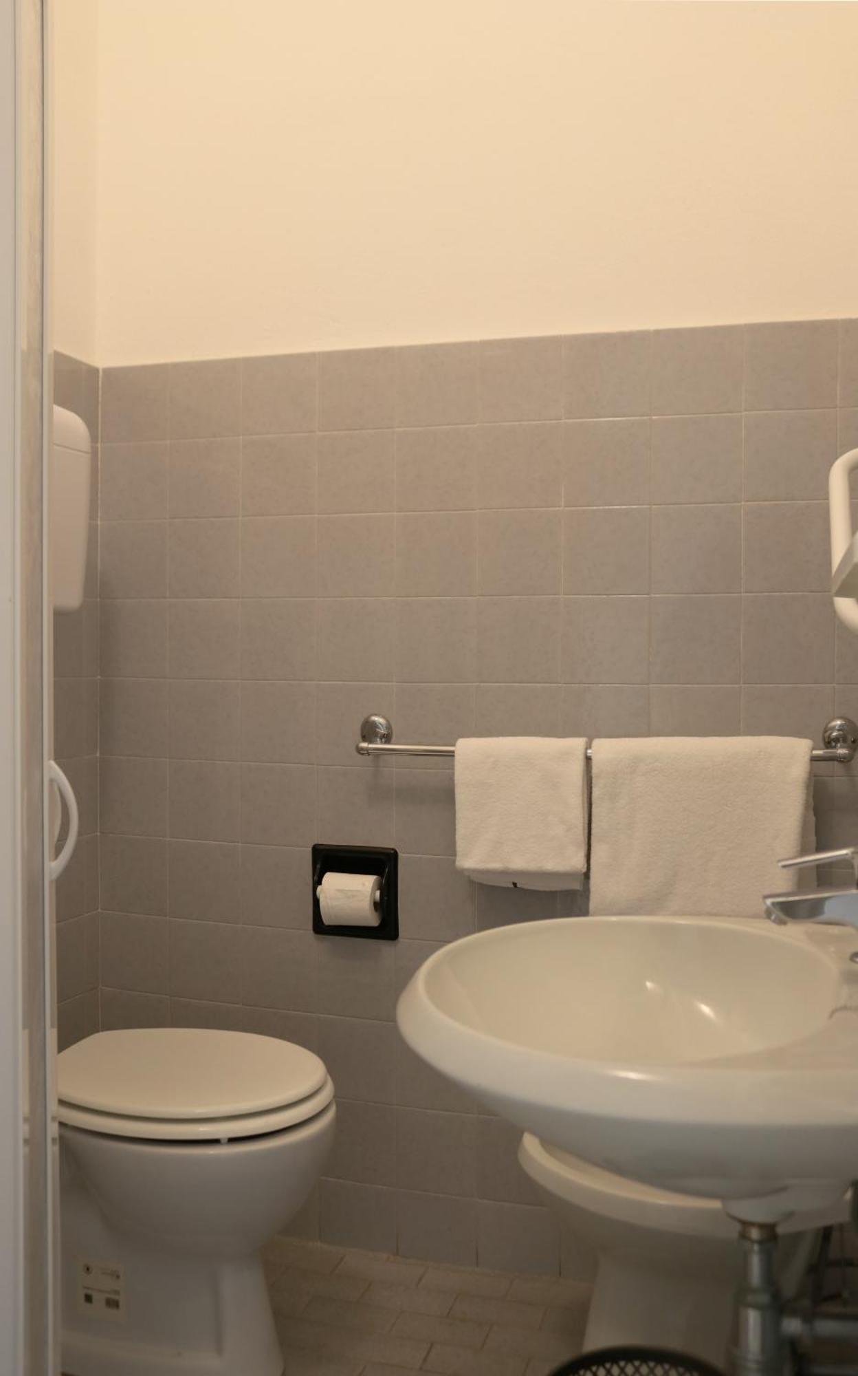 Hotel Villa Trieste 西尔米奥奈 客房 照片