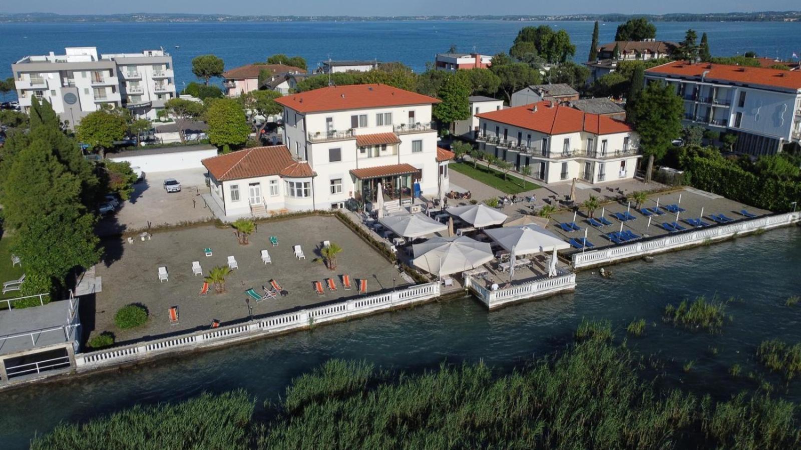 Hotel Villa Trieste 西尔米奥奈 外观 照片