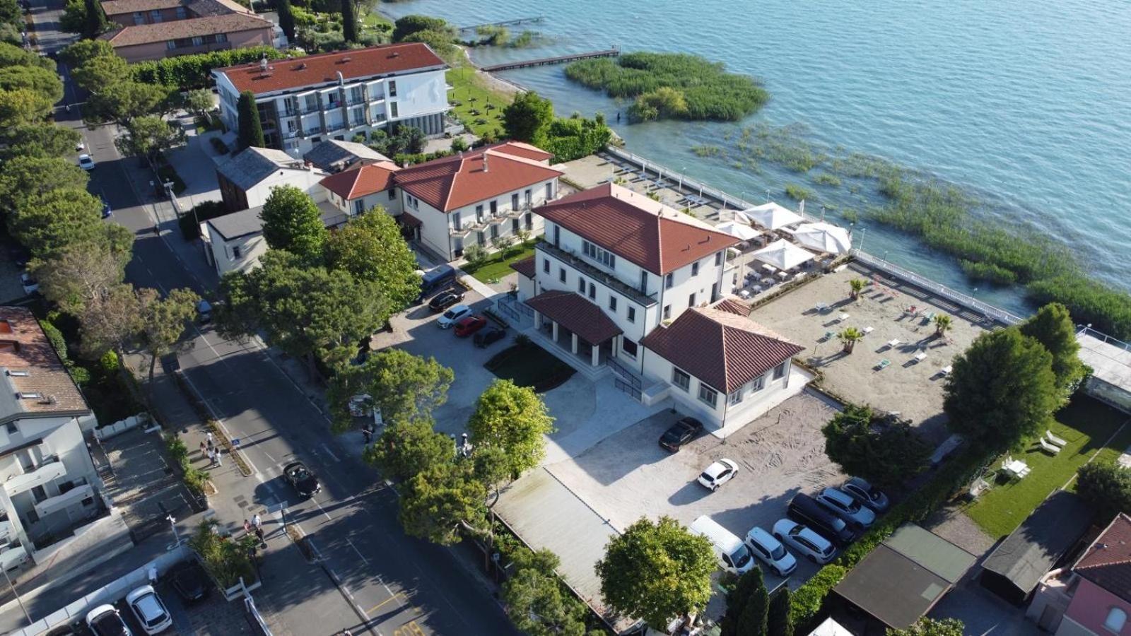 Hotel Villa Trieste 西尔米奥奈 外观 照片