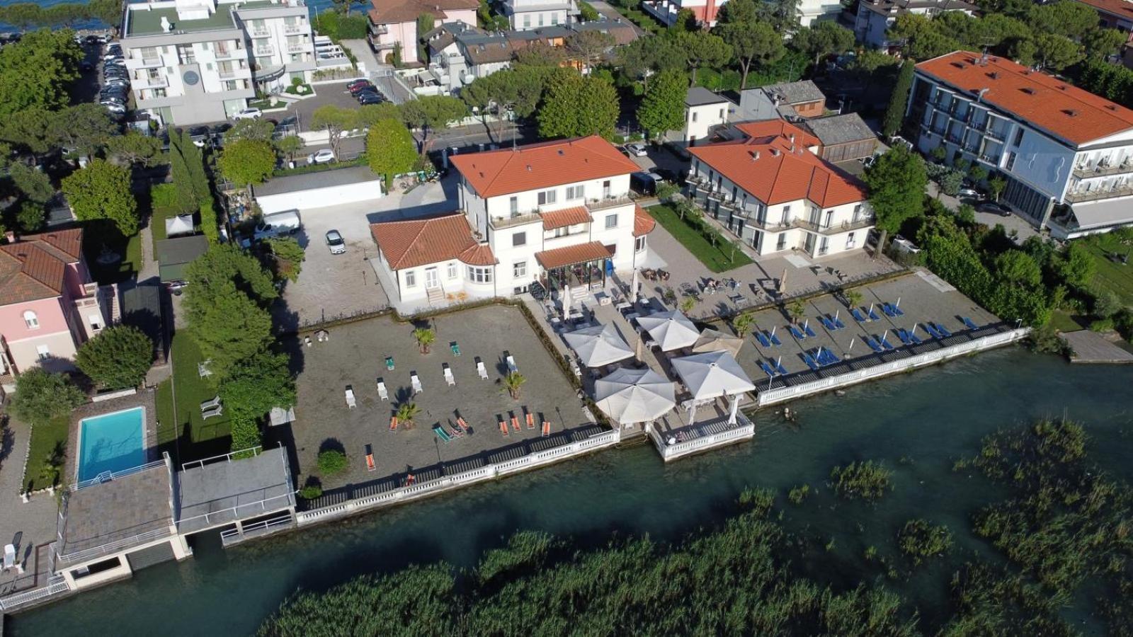 Hotel Villa Trieste 西尔米奥奈 外观 照片