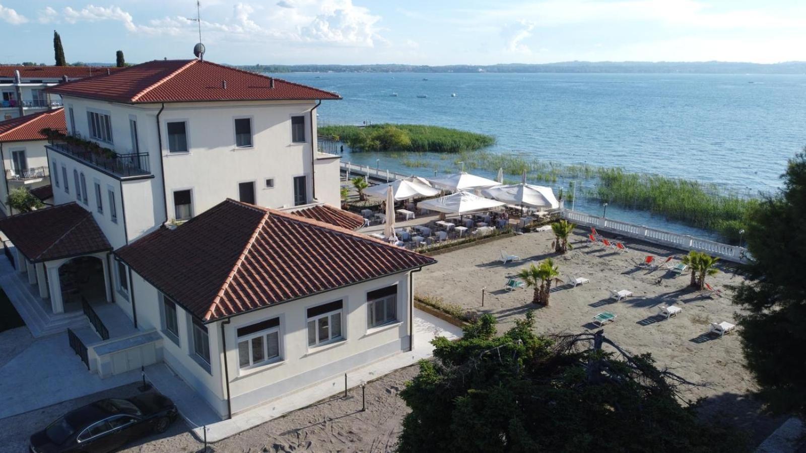 Hotel Villa Trieste 西尔米奥奈 外观 照片