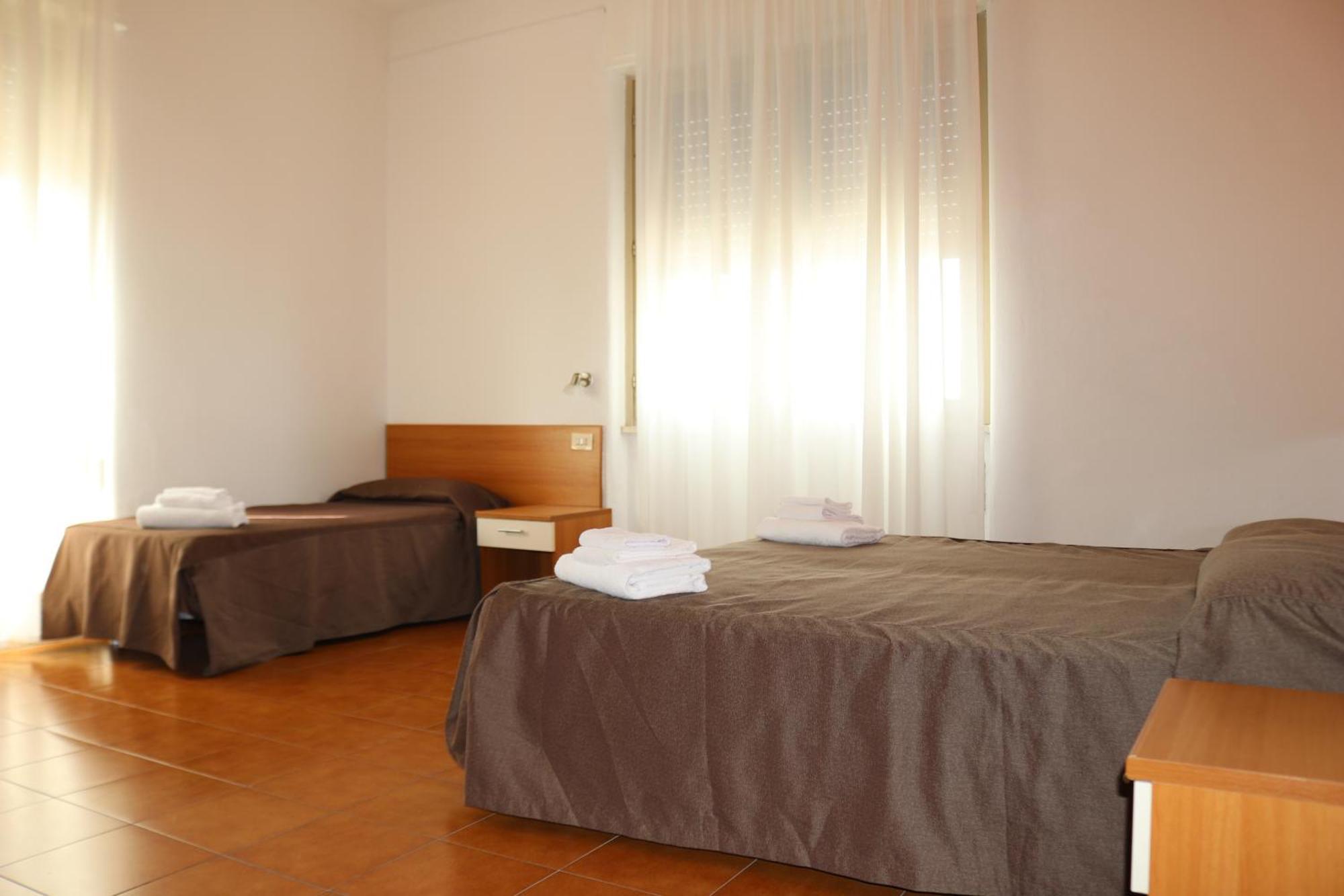 Hotel Villa Trieste 西尔米奥奈 外观 照片